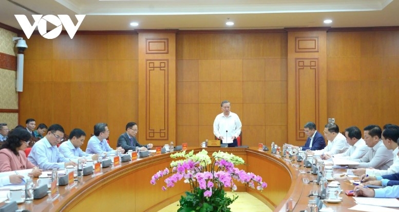 Party leader stresses gradual rebalancing of trade while maintaining growth